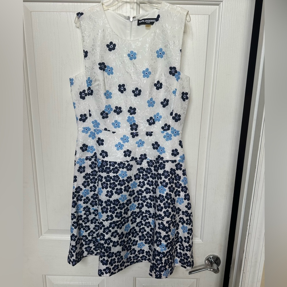Karl Lagerfeld Paris sleeveless Dress
